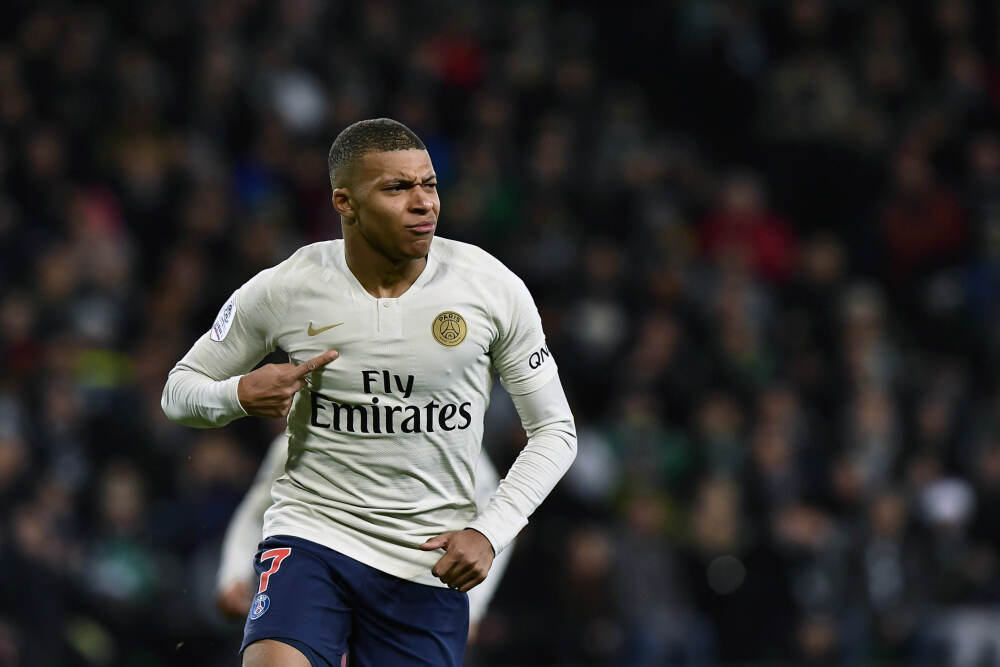 ：相关人士透露将根据多方情况决定余嘉豪是否返回集训